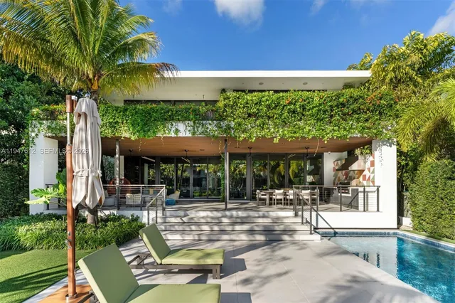 $10,000,000 | 7333 Belle Meade Boulevard, Miami, FL 33138