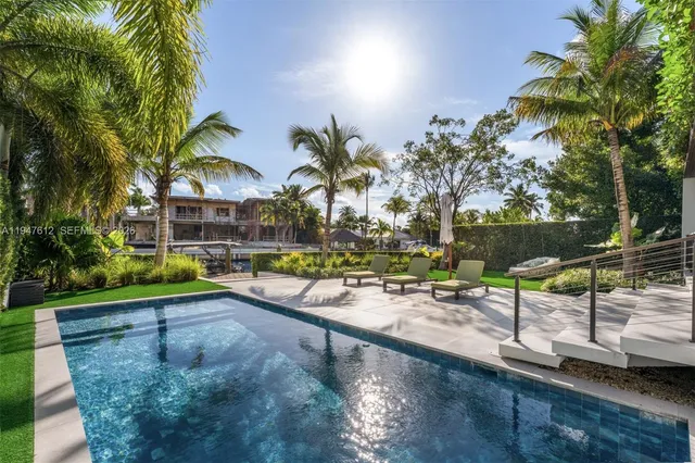 $10,000,000 | 7333 Belle Meade Boulevard, Miami, FL 33138