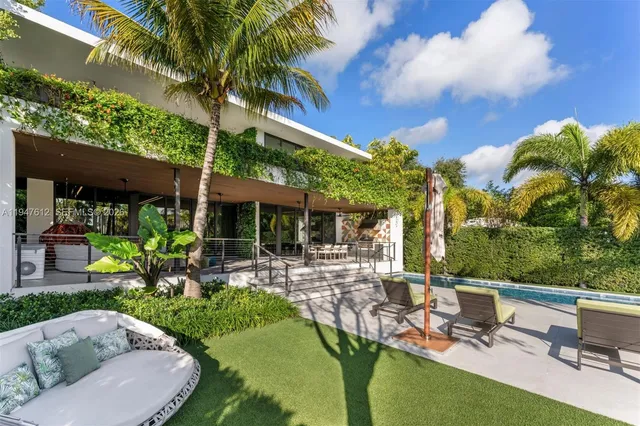 $10,000,000 | 7333 Belle Meade Boulevard, Miami, FL 33138