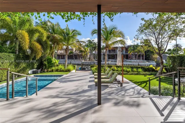$10,000,000 | 7333 Belle Meade Boulevard, Miami, FL 33138