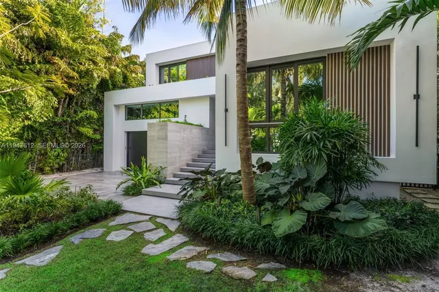 $10,000,000 | 7333 Belle Meade Boulevard, Miami, FL 33138