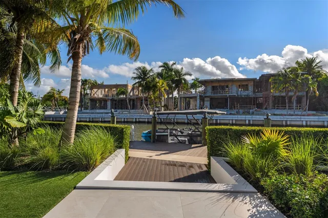 $10,000,000 | 7333 Belle Meade Boulevard, Miami, FL 33138