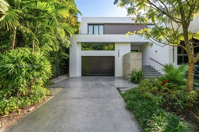 $10,000,000 | 7333 Belle Meade Boulevard, Miami, FL 33138