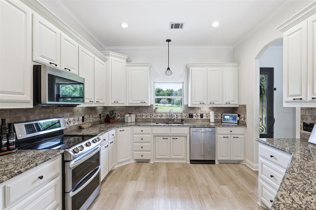 208 Valle Vista Road Aledo, TX 76008 - Photo 7 of 40