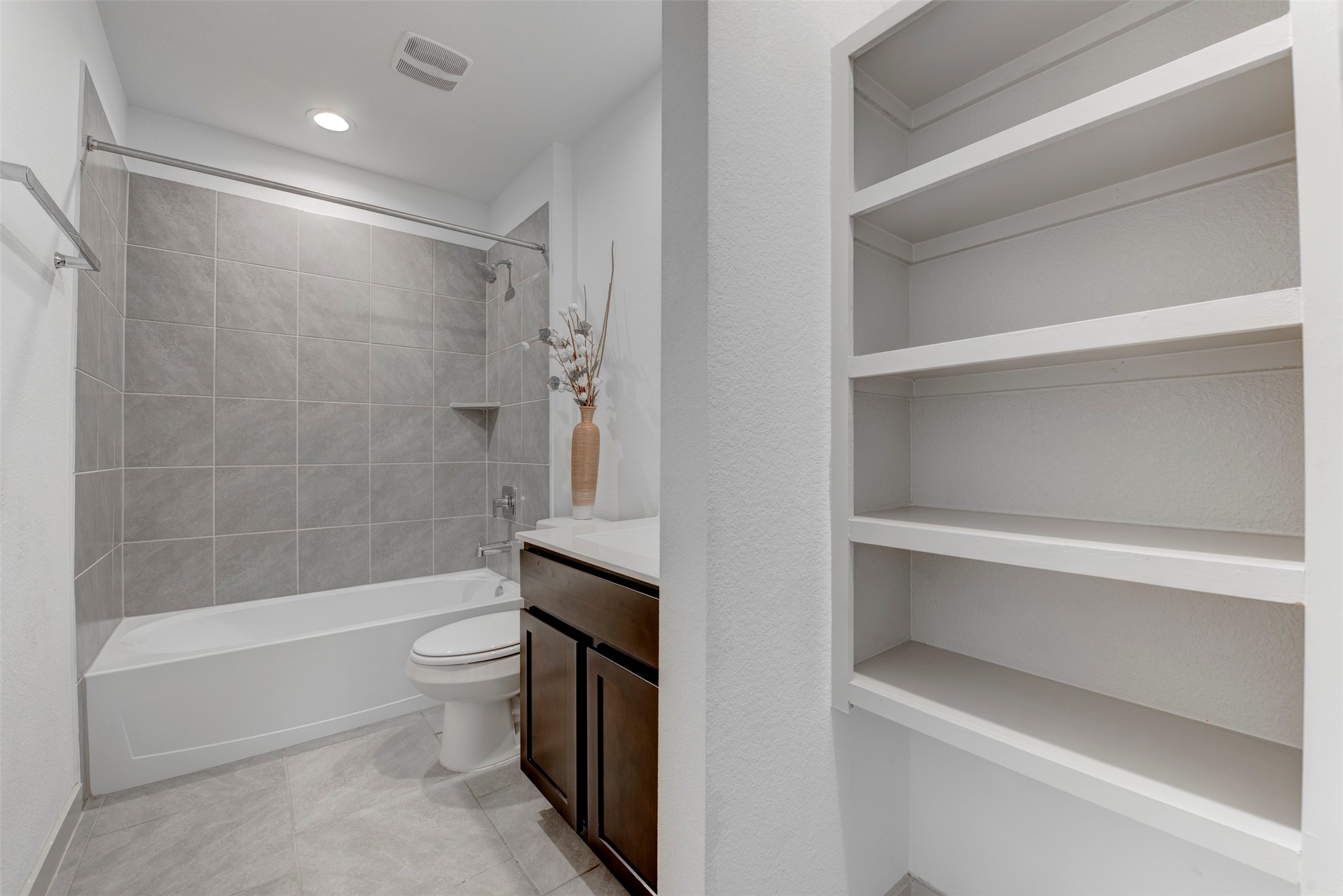 29751 Cayenne Circle Katy, TX 77494 - Photo 5 of 36 a bathroom with a toilet and a bathtub