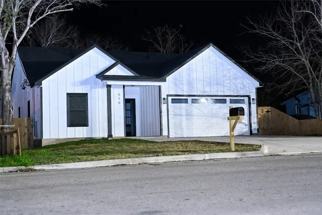 $275,000 | 516 North Hackberry Avenue, Luling, TX 78648