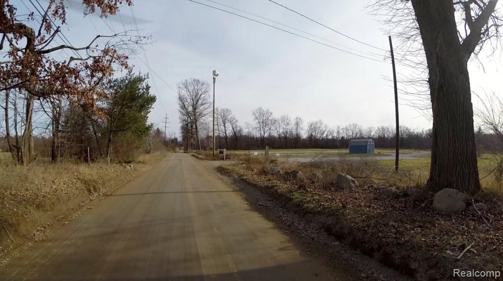 1460 Mead Road Rochester, MI 48306 - Photo 3 of 11 Approaching Entrance at Mead Road