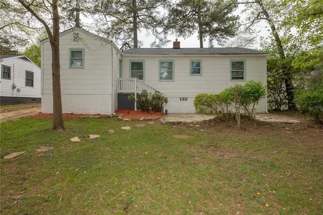 a view of outdoor space yard and porch