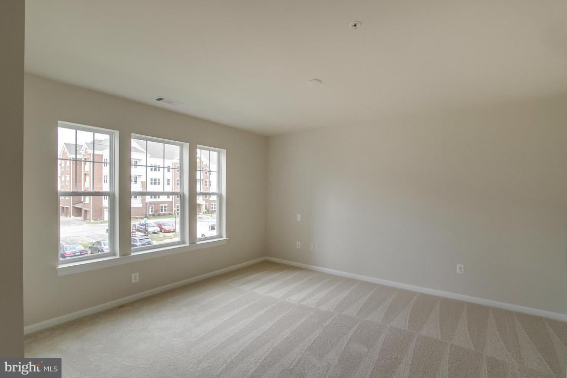 20650 Hope Spring Terrace, Unit 305 Ashburn, VA 20147 - Photo 5 of 13 Bath (Master)