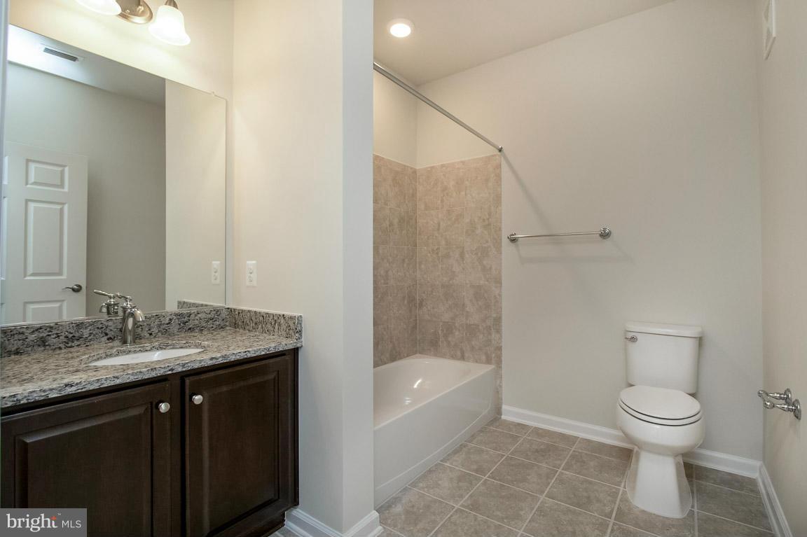 20650 Hope Spring Terrace, Unit 305 Ashburn, VA 20147 - Photo 7 of 13 Bath (Master)