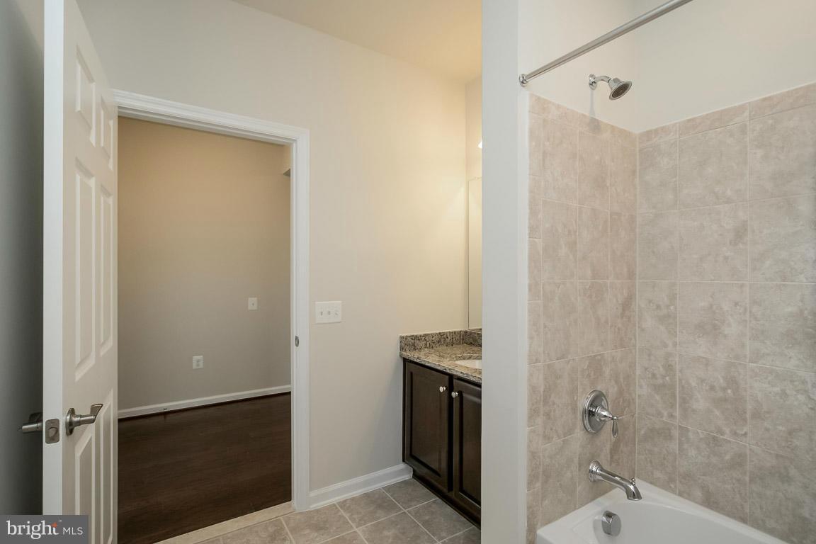 20650 Hope Spring Terrace, Unit 305 Ashburn, VA 20147 - Photo 9 of 13 Bath