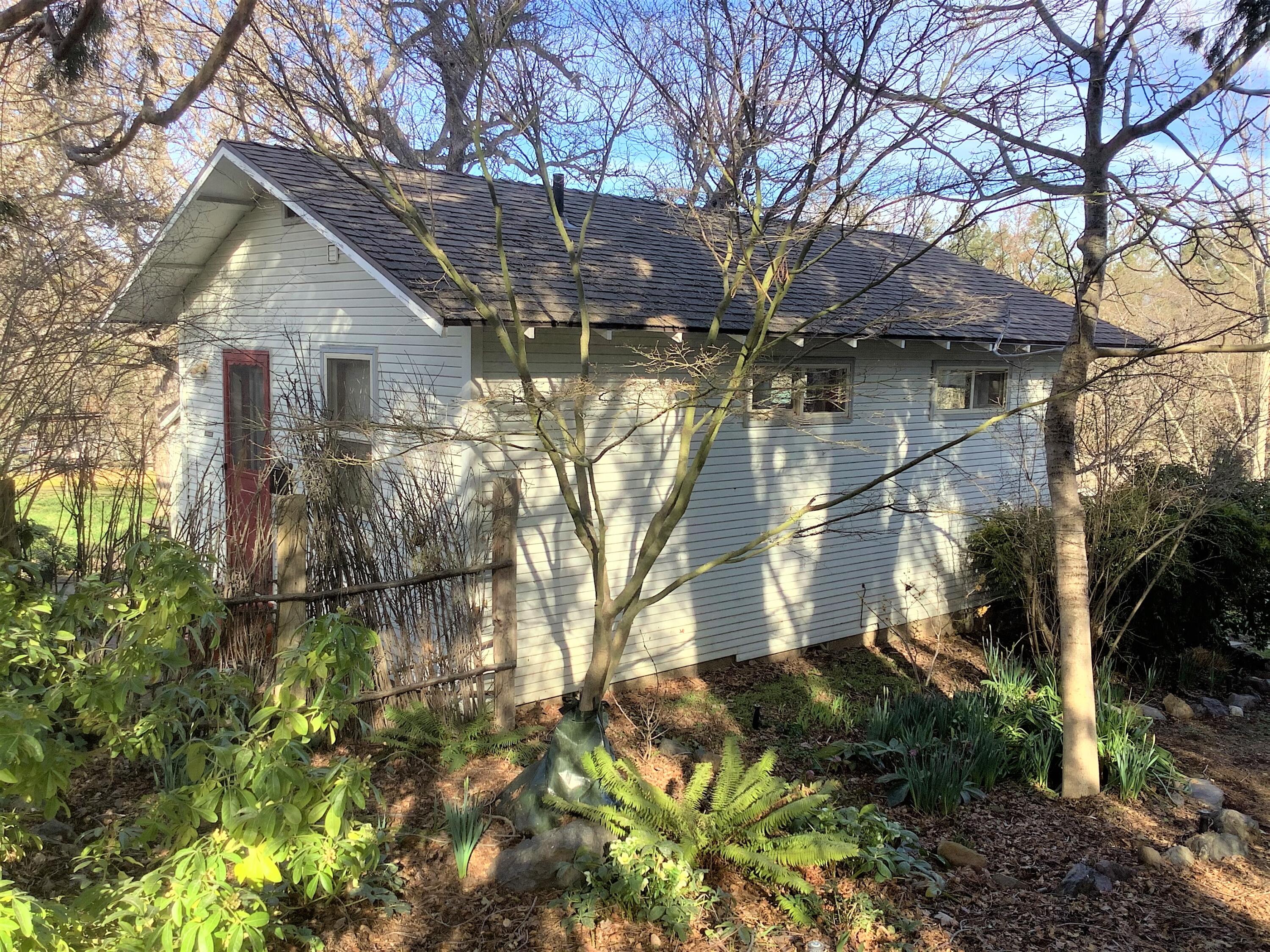 7017 Dark Hollow Road Medford, OR 97501 - Photo 32 of 74 7017 studio