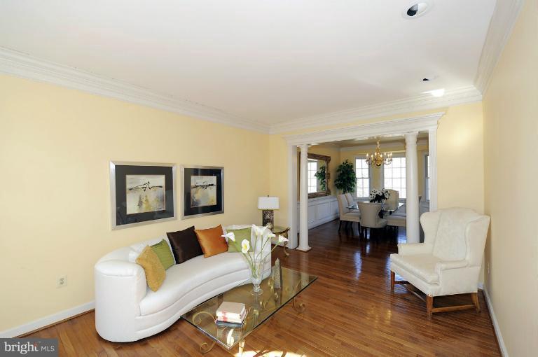 2119 Queensguard Road Silver Spring, MD 20906 - Photo 8 of 30 Living Room