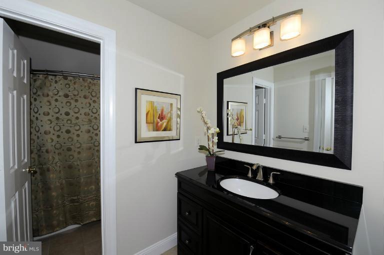 2119 Queensguard Road Silver Spring, MD 20906 - Photo 10 of 30 Bath