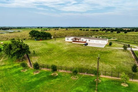 $1,150,000 | 3575 County Road 271, Moulton, TX 77975