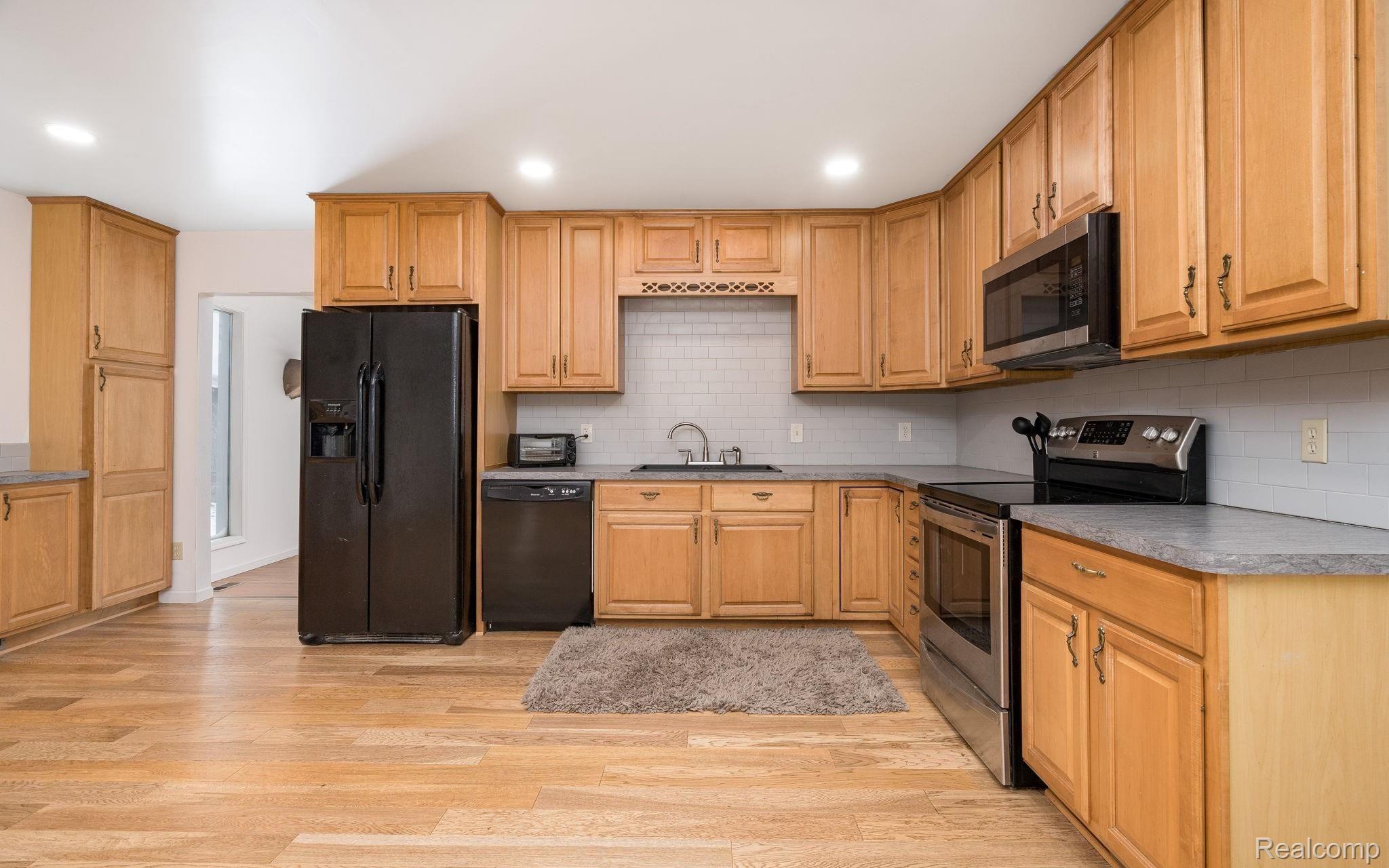 10223 Rolston Road Byron, MI 48418 - Photo 13 of 36 12-web-or-mls-10223-Rolston-Rd-12.jpg