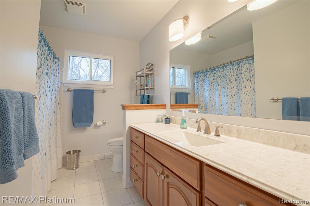 11585 Tipsico Lake Road Fenton, MI 48430 - Photo 17 of 32 Gallery Image 17