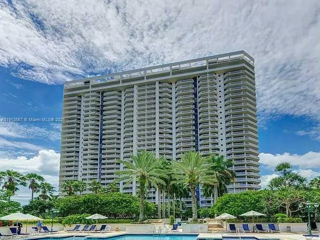 $435,000 | 2000 Island Boulevard, Unit 308, Aventura, FL 33160