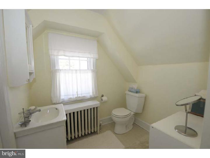 433 Anthwyn Road Narberth, PA 19072 - Photo 15 of 25 Bathroom