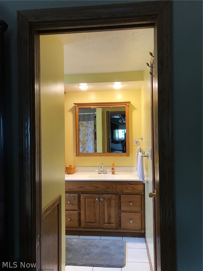 6506 Hamden Road Parma Heights, OH 44130 - Photo 19 of 32 SPACIUOS FULL BATH
