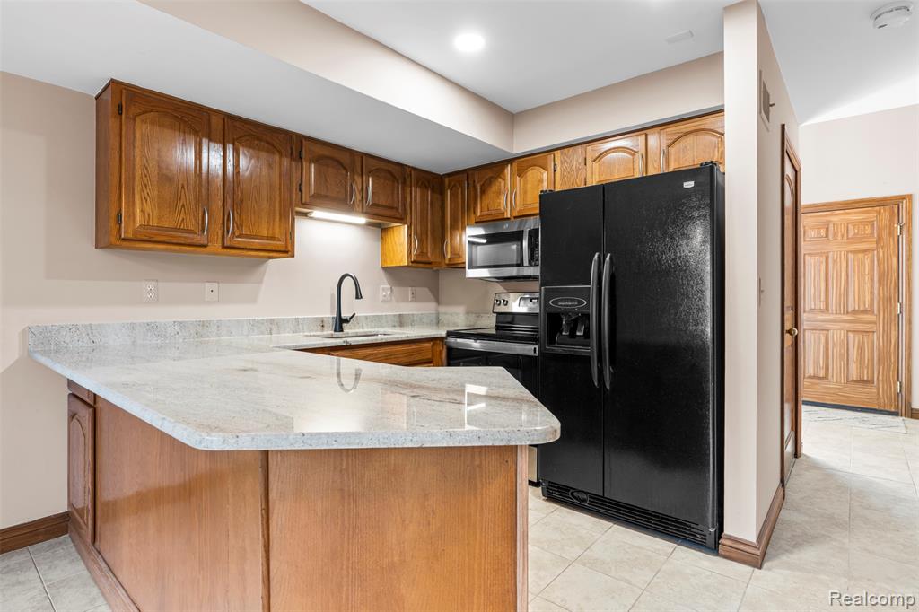 2289 Rochelle Park Drive Rochester Hills, MI 48309 - Photo 7 of 39