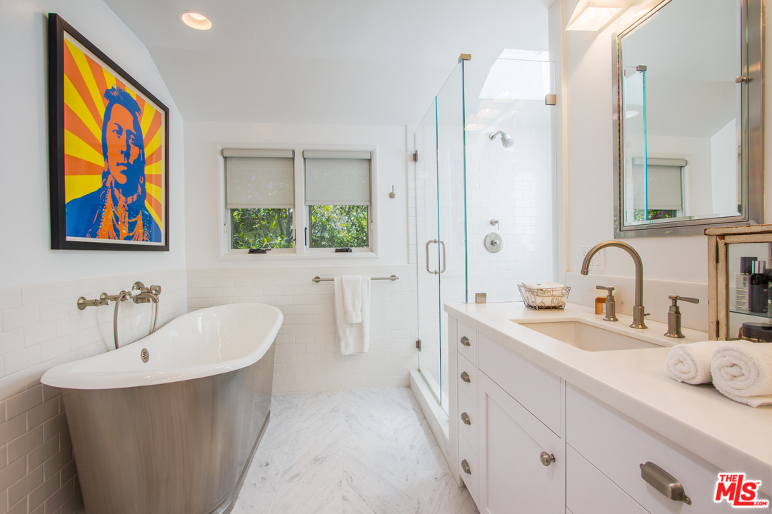 1538 Roscomare Road Los Angeles, CA 90077 - Photo 17 of 26 a spacious bathroom with a double vanity sink mirror and bathtub