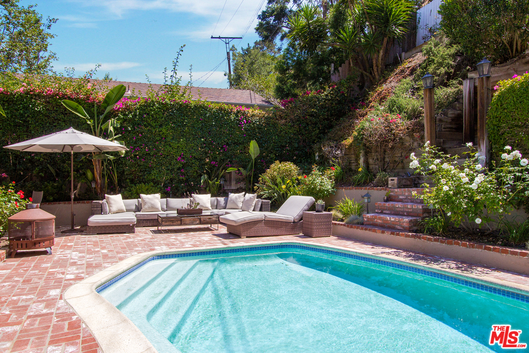 1538 Roscomare Road Los Angeles, CA 90077 - Photo 21 of 26 an outdoor space with patio