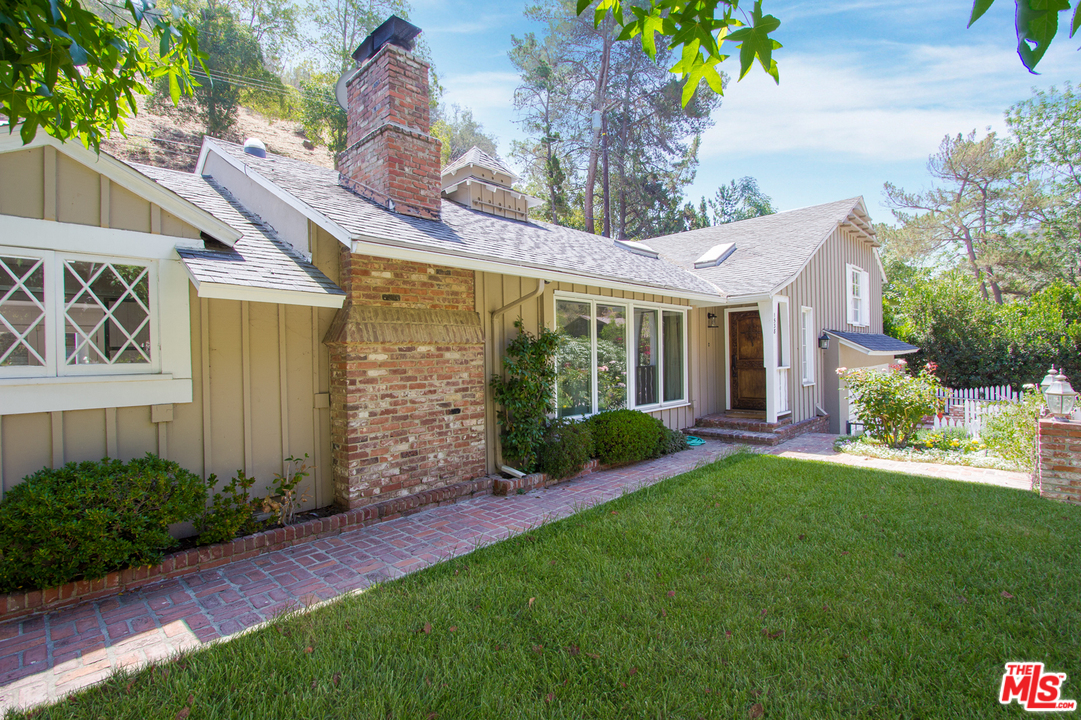 1538 Roscomare Road Los Angeles, CA 90077 - Photo 26 of 26 a view of a house with a yard and sitting area