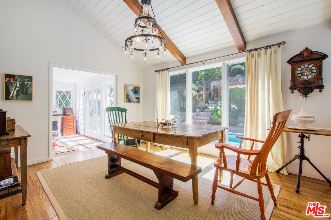 1538 Roscomare Road Los Angeles, CA 90077 - Photo 9 of 26 a living room with furniture
