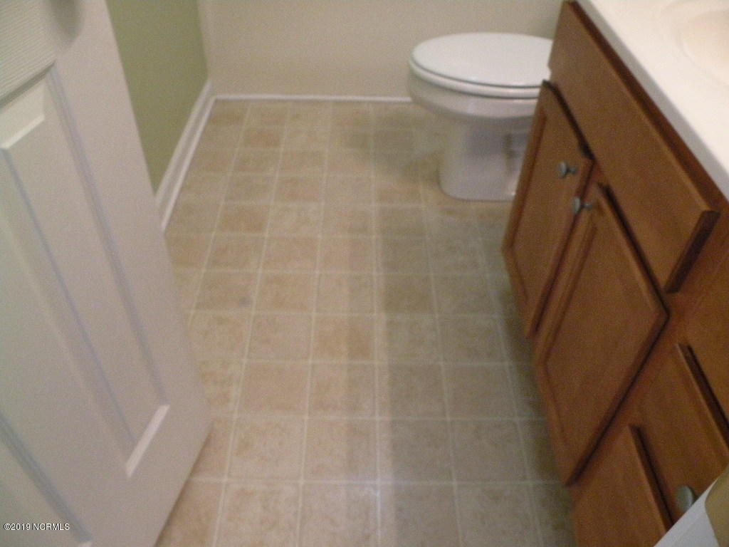 152 Oakley Drive New Bern, NC 28560 - Photo 19 of 40 Guestbath floor