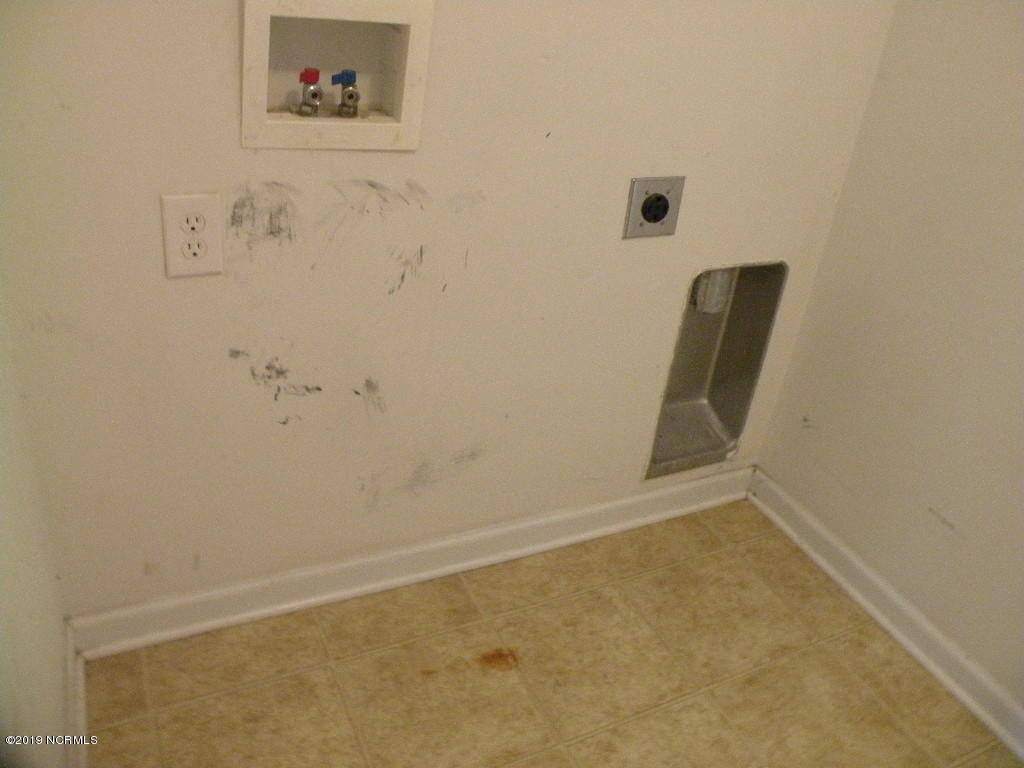 152 Oakley Drive New Bern, NC 28560 - Photo 22 of 40 Laundry