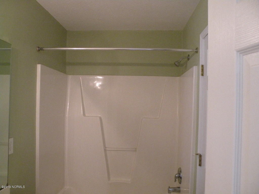 152 Oakley Drive New Bern, NC 28560 - Photo 28 of 40 master bath