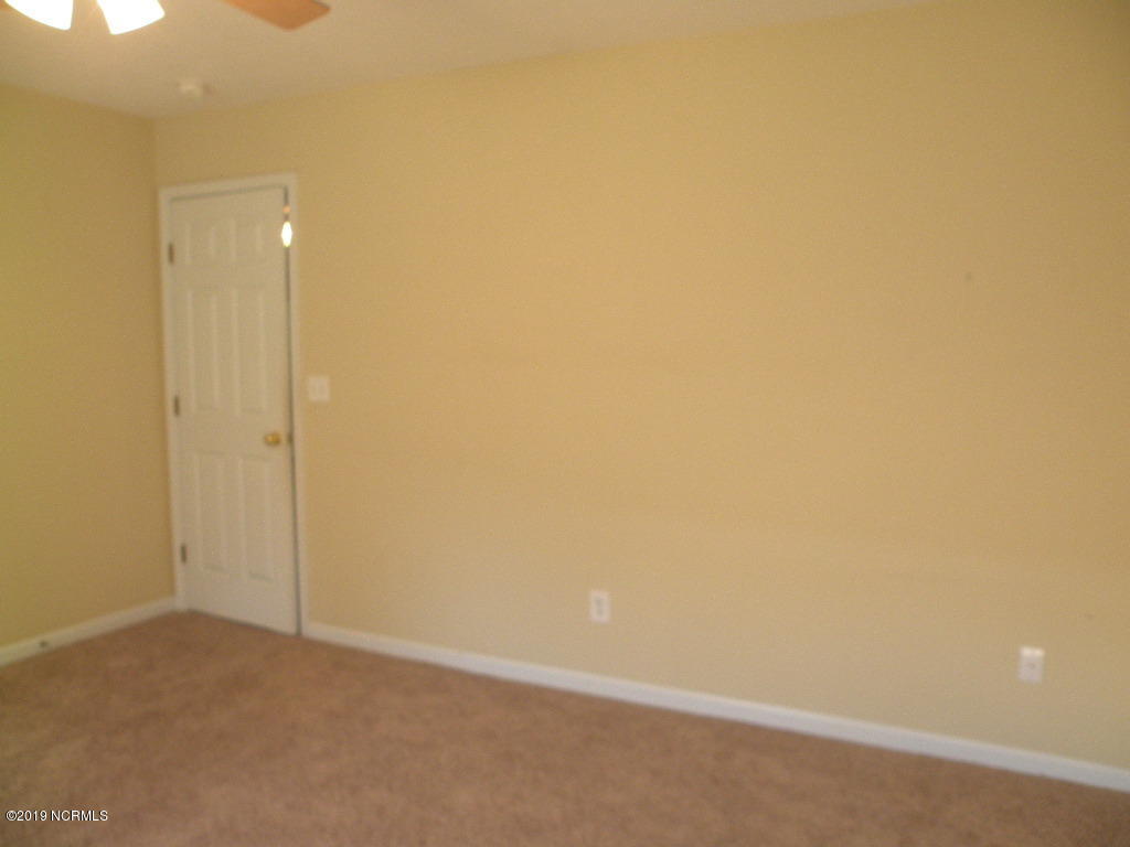 152 Oakley Drive New Bern, NC 28560 - Photo 30 of 40 Master wall