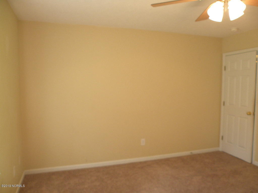 152 Oakley Drive New Bern, NC 28560 - Photo 32 of 40 Masterdoor