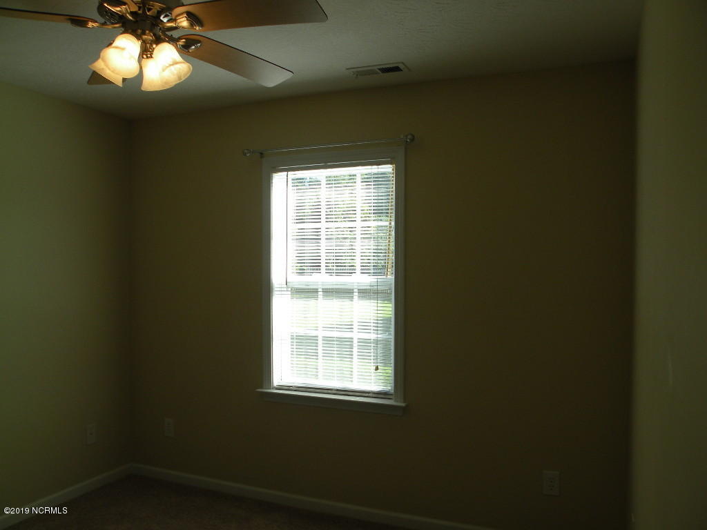 152 Oakley Drive New Bern, NC 28560 - Photo 35 of 40 Middle room window