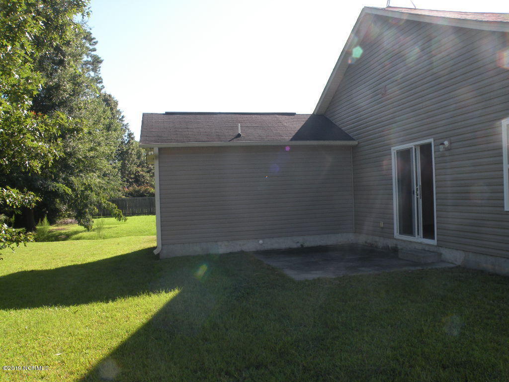152 Oakley Drive New Bern, NC 28560 - Photo 37 of 40 patio
