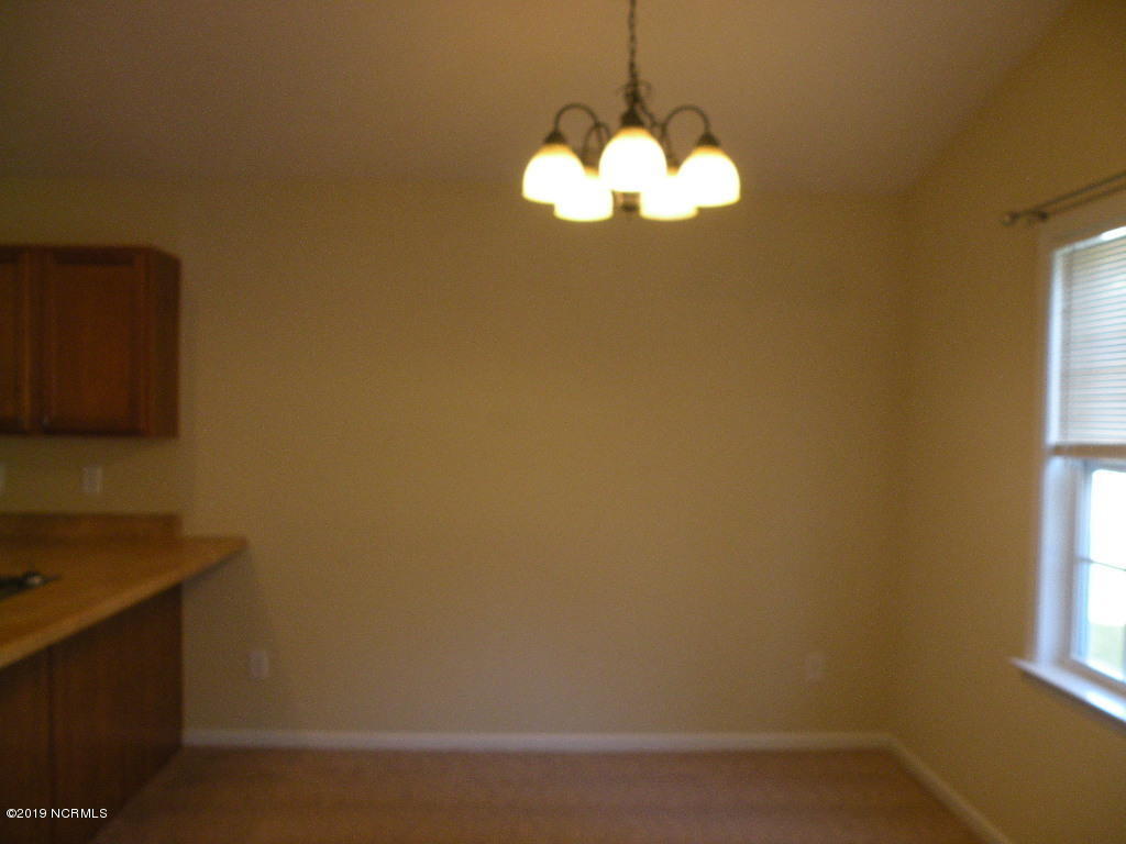 152 Oakley Drive New Bern, NC 28560 - Photo 7 of 40 Dining area