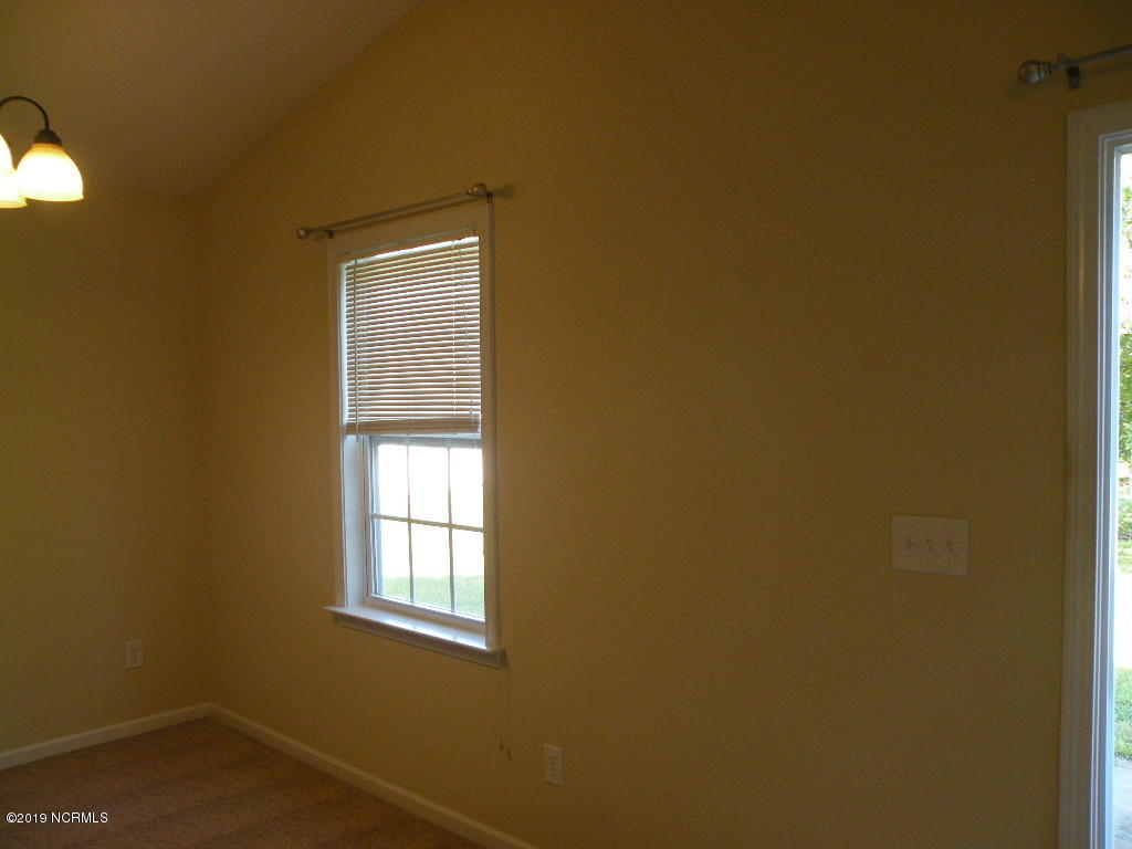 152 Oakley Drive New Bern, NC 28560 - Photo 8 of 40 Dining window