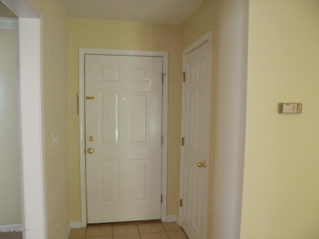 152 Oakley Drive New Bern, NC 28560 - Photo 9 of 40 Front door and closet