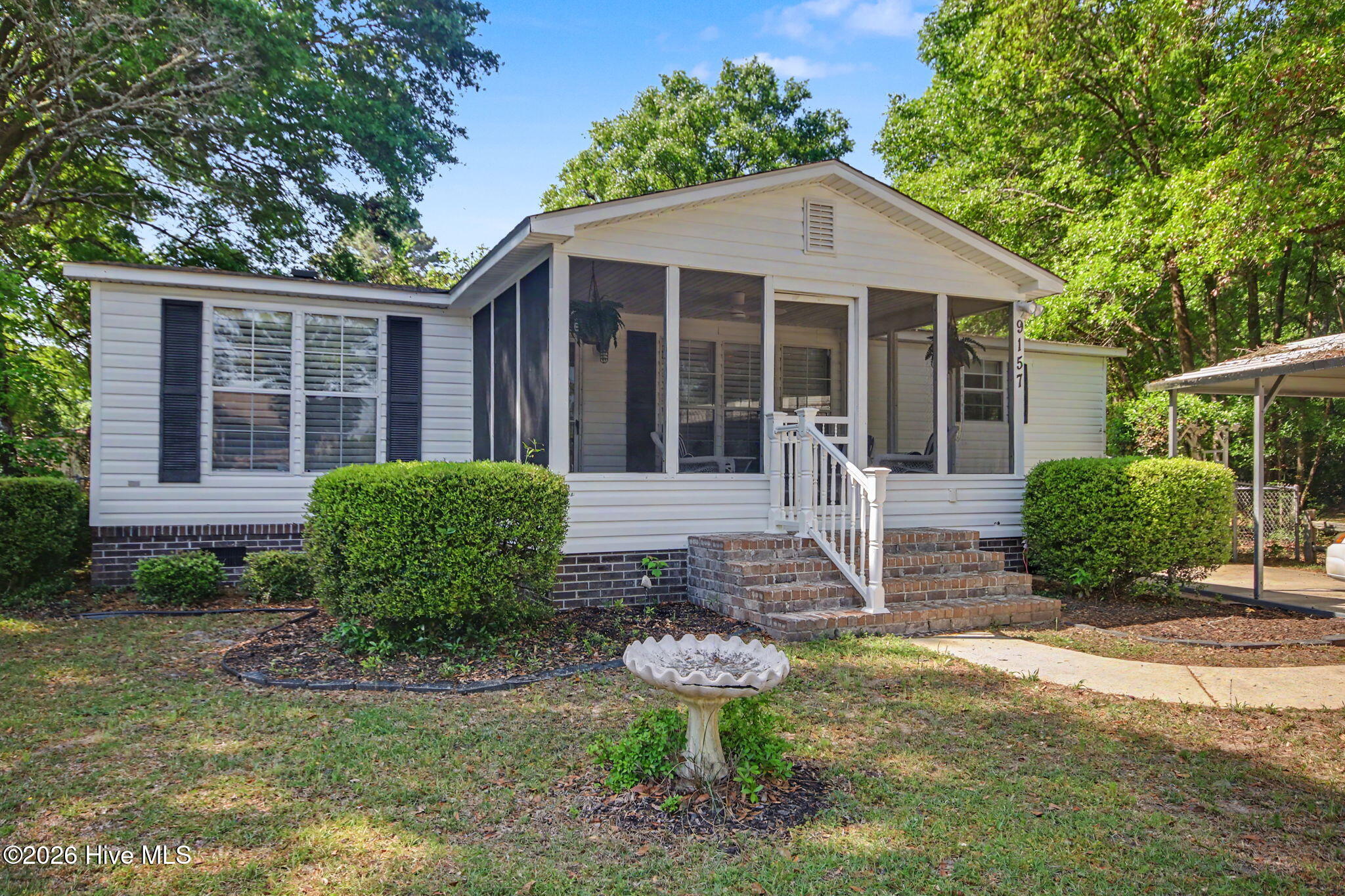 This lovely home is located at the end of a cul-de-sac. Quiet and serene surroundings!