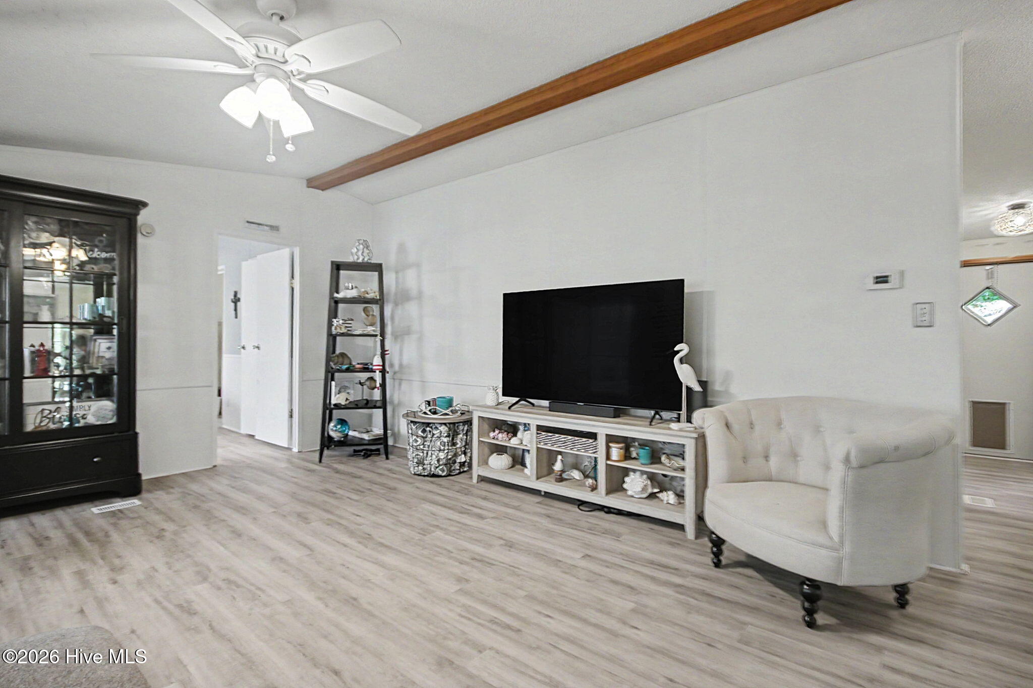 9157 Riveredge Place Southwest Calabash, NC 28467 - Photo 4 of 34 Tall Ceiling and nice decor!