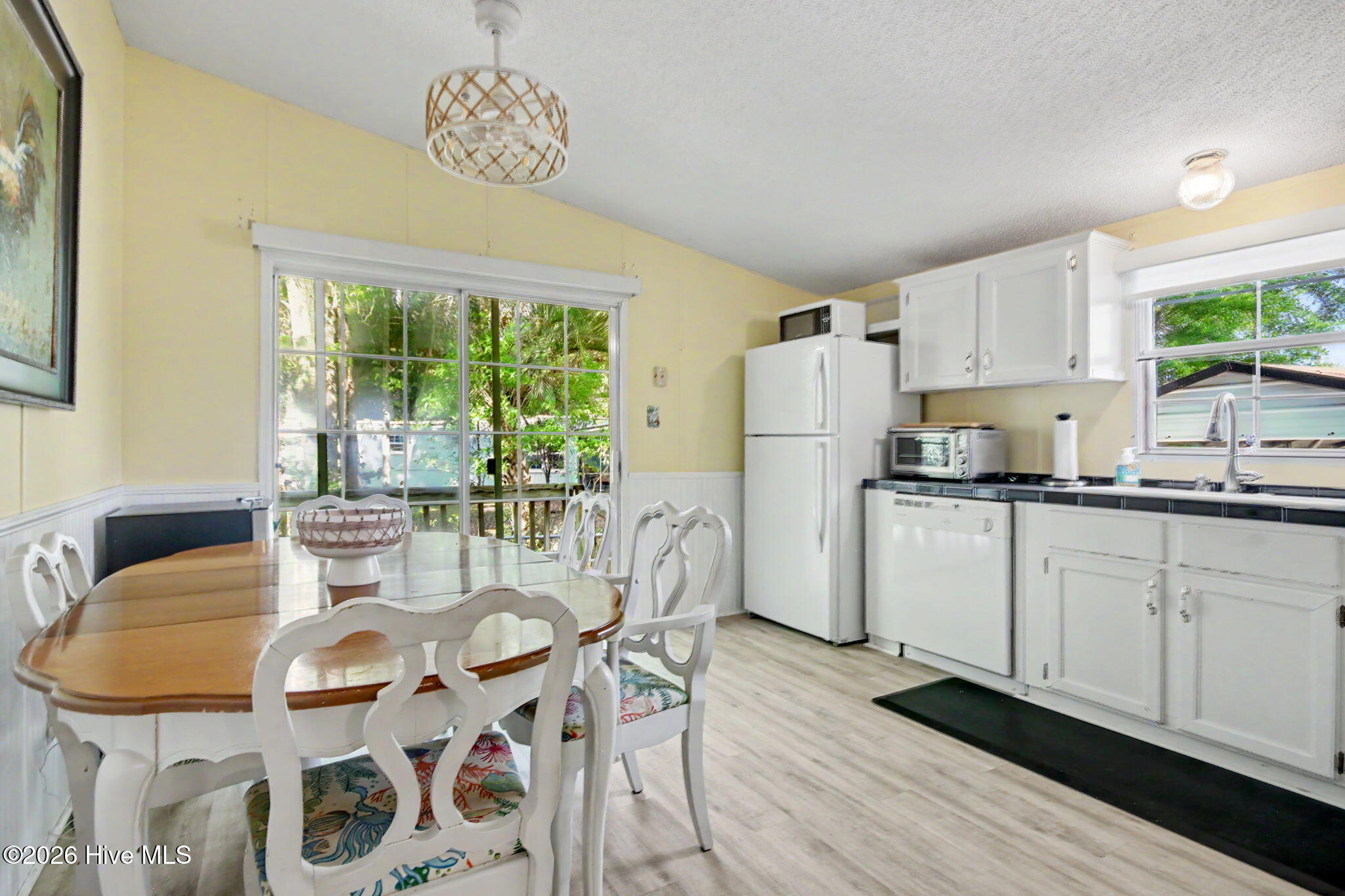 9157 Riveredge Place Southwest Calabash, NC 28467 - Photo 6 of 34 Lovely Eat-in Kitchen with large Dining Table!