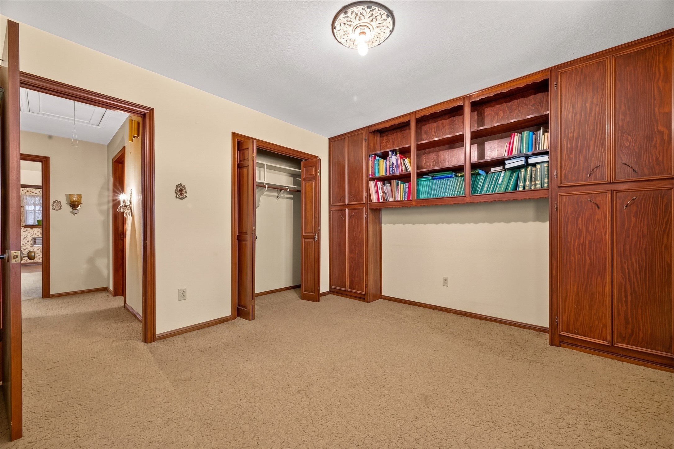 5311 Alba Road Houston, TX 77091 - Photo 20 of 27 Large secondary bedroom.
