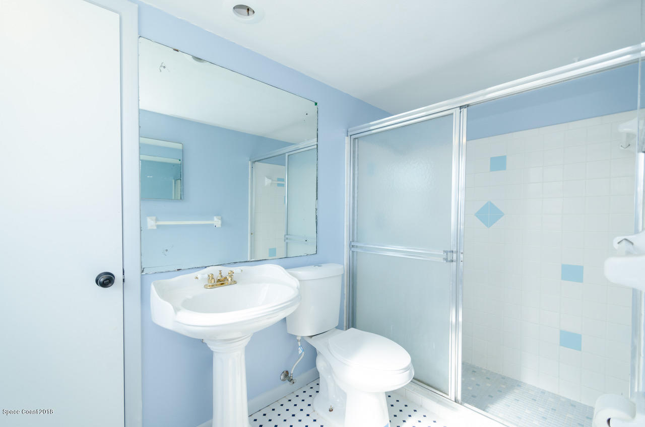 933 Kings Post Road Rockledge, FL 32955 - Photo 11 of 15 933 Kings Post ~ Master bathroom