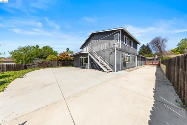 $1,240,000 | 2102 Overhill Road, Concord, CA 94520