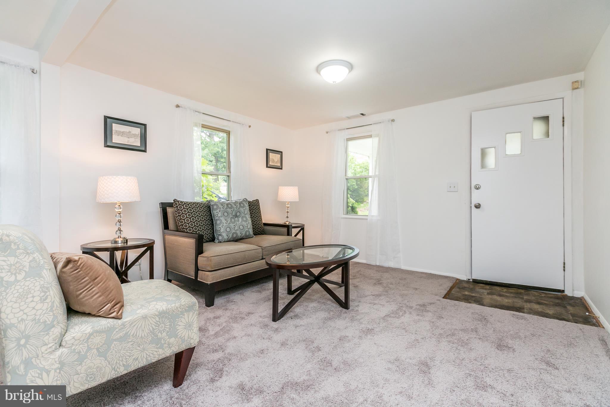 8315 Oakleigh Road Baltimore, MD 21234 - Photo 4 of 28 Living Room