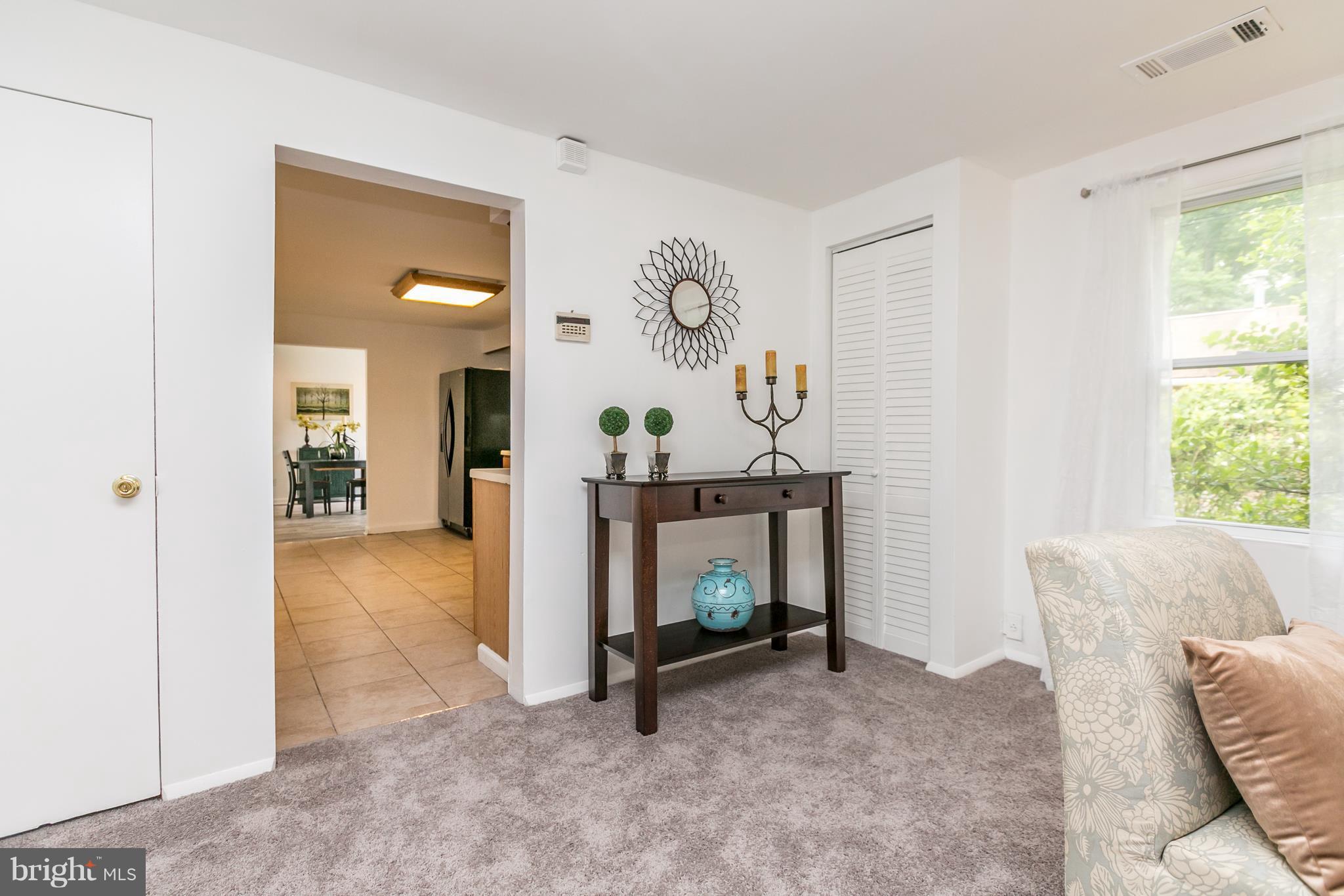 8315 Oakleigh Road Baltimore, MD 21234 - Photo 5 of 28 Living Room