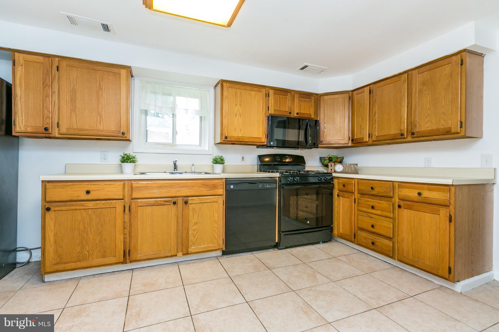 8315 Oakleigh Road Baltimore, MD 21234 - Photo 6 of 28 Kitchen