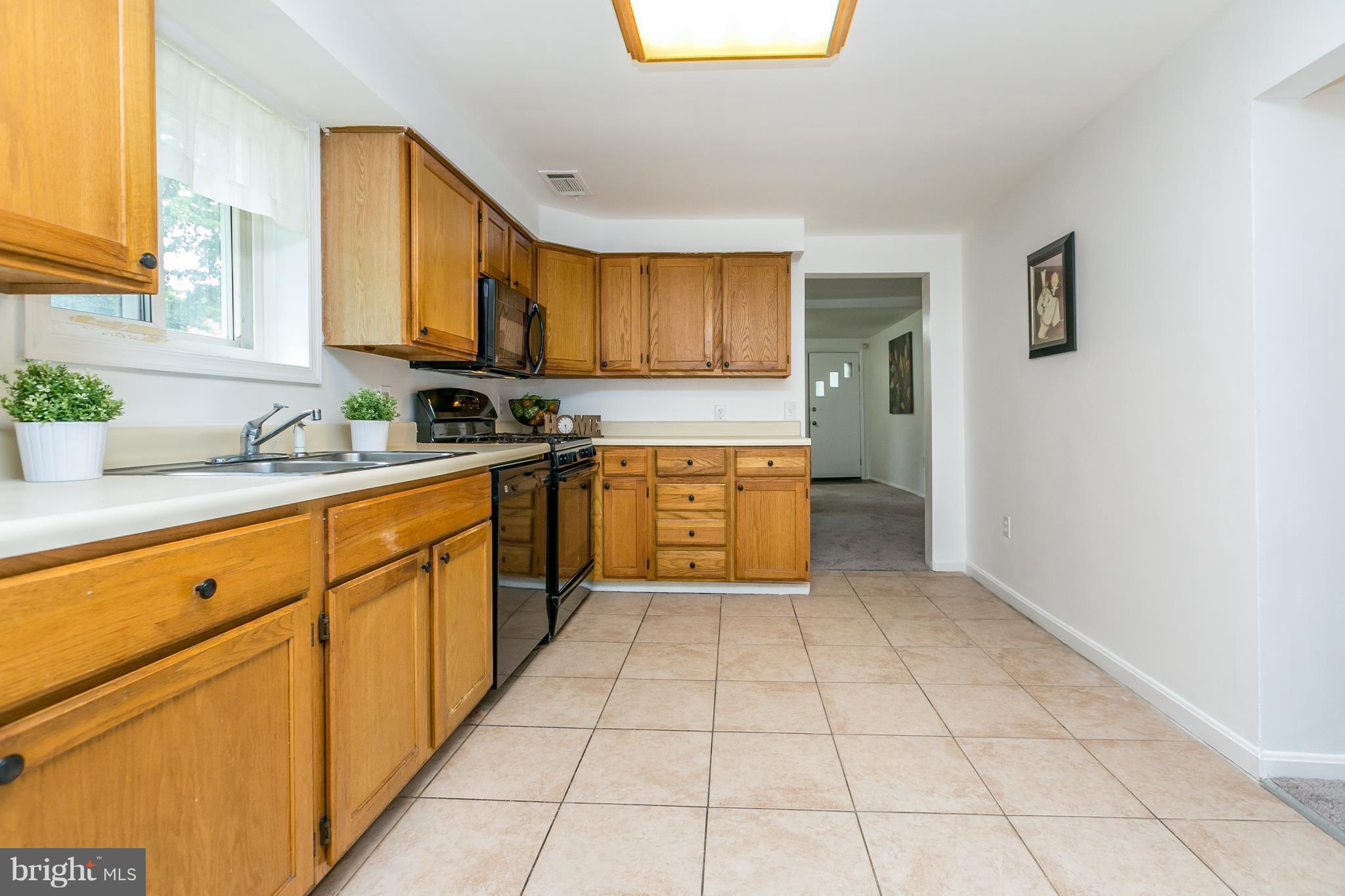 8315 Oakleigh Road Baltimore, MD 21234 - Photo 7 of 28 Kitchen