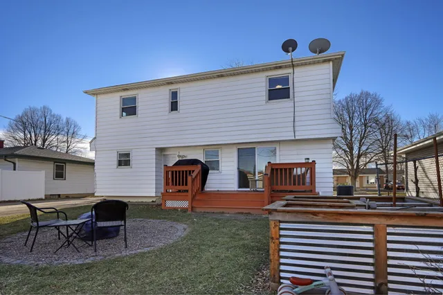 $384,900 | 1926 88th Street, Kenosha, WI 53143